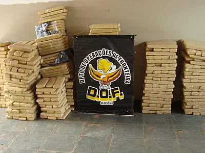 DOF apreende 951 quilos de maconha em veículo, e prende batedor de estradas