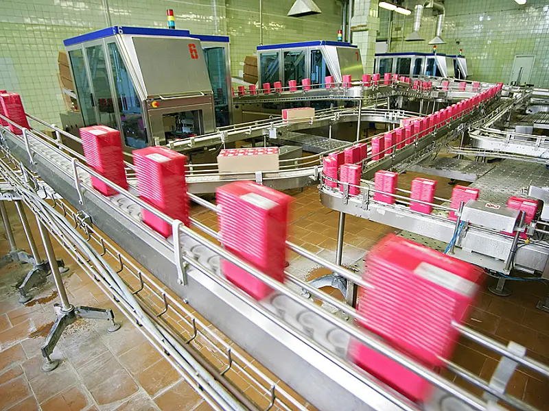 Retração do consumo faz indústria laticínia segurar preço do leite