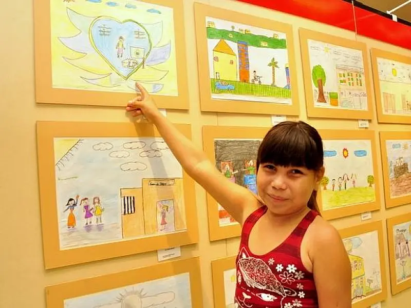 Crianças expõe desenhos em Corumbá