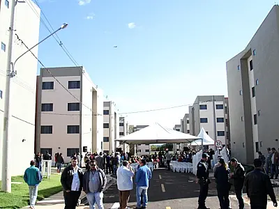 Prefeito sanciona leis que garantem sorteio e regularização de habitações