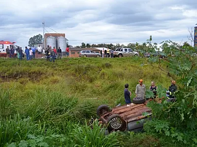 Capotamento na BR-163 deixa pai e filho de 7 anos em estado grave