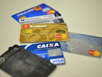 Juros do cartão têm maior taxa em 20 anos