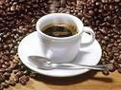 Tomar três xícaras de café por dia pode aumentar anos de vida