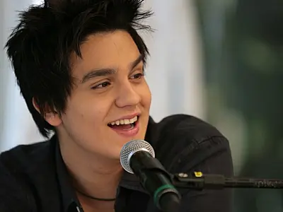 Luan Santana grava vídeo em homenagem a fã que morreu no incêndio da Kiss
