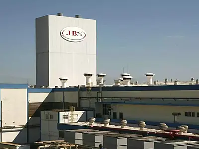 JBS retoma abates com redução de 35% da capacidade de produção