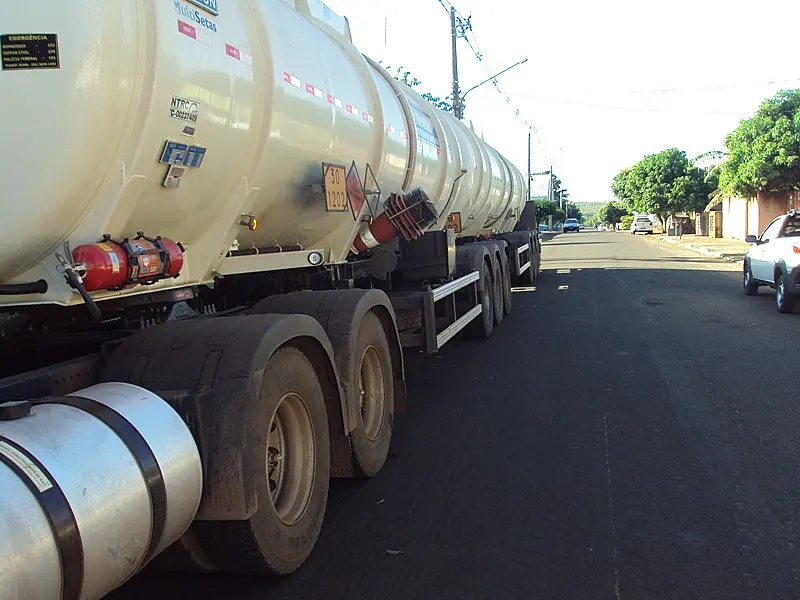 PMA apreende carreta com 60 mil litros de diesel transportados ilegalmente