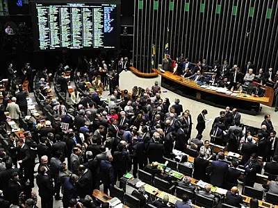 Câmara conclui votação da PEC dos Gastos Públicos e proposta segue para o Senado