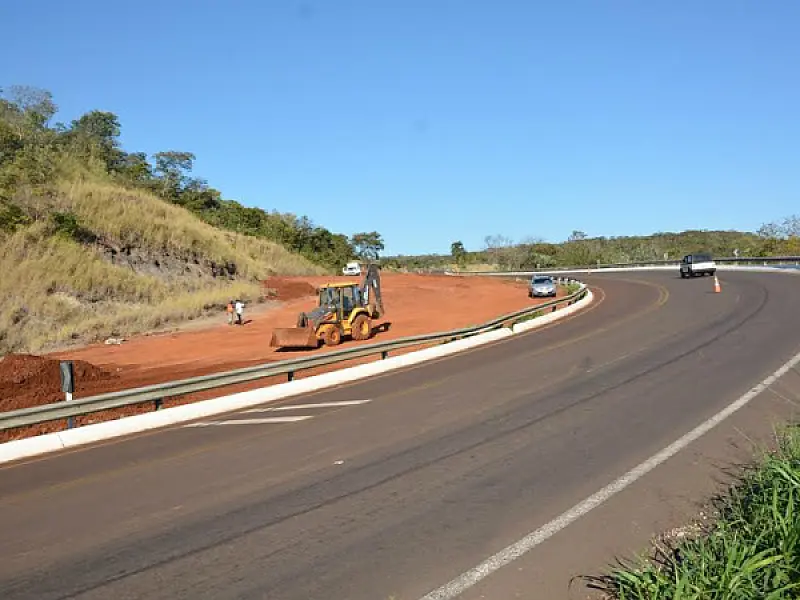 Dnit executa obras na 'curva da morte' da BR-060