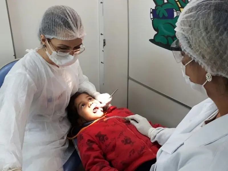 Ação para prevenção do câncer de boca leva serviços odontológicos à praça Ary Coelho