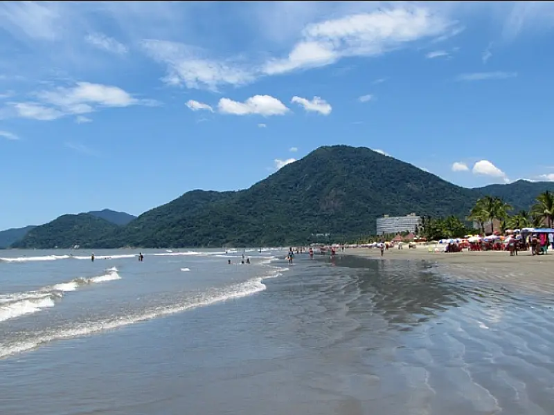 Confira 10 praias brasileiras para curtir em família