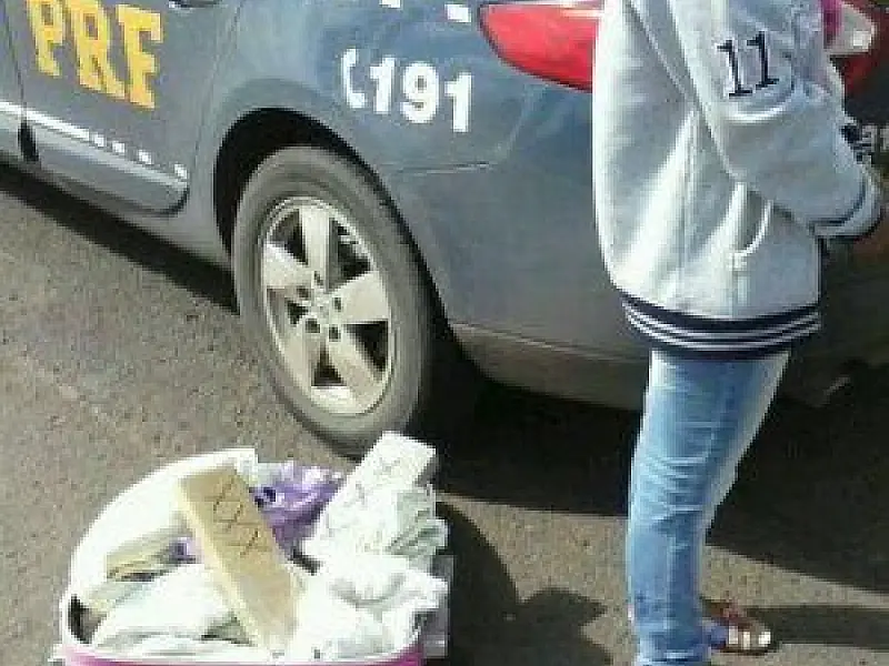 Adolescente é apreendida com mais de 20 quilos de maconha