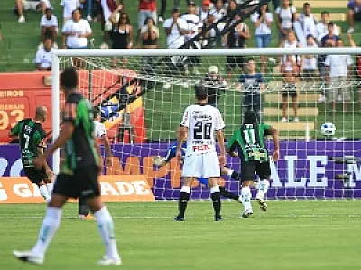 América-MG vence jogo, mas Corinthians se sustenta no topo