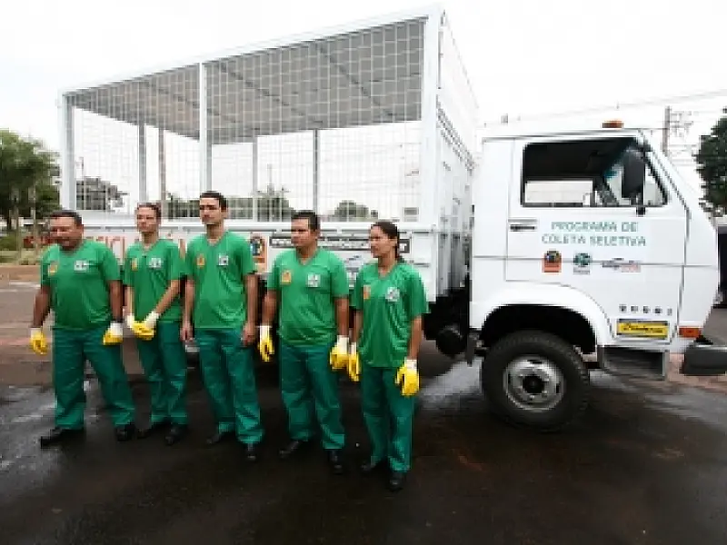Prefeitura exige uniformes de identificação para coleta