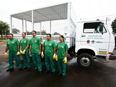 Prefeitura exige uniformes de identificação para coleta