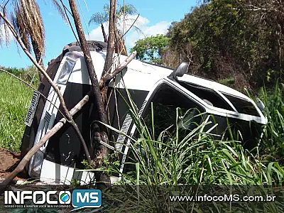Motorista perde o controle e capota veículo em Camapuã