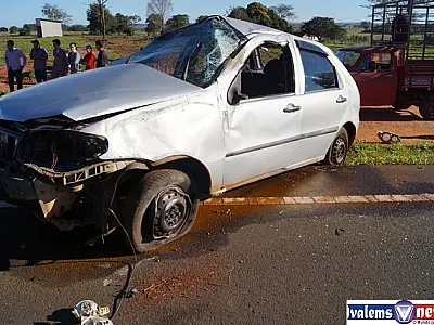 Motorista perde controle e capota várias vezes na MS 475