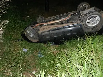 Carro é encontrado capotado na BR-262 em Três Lagoas