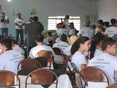 Ação contra a dengue mobiliza população de Bandeirantes