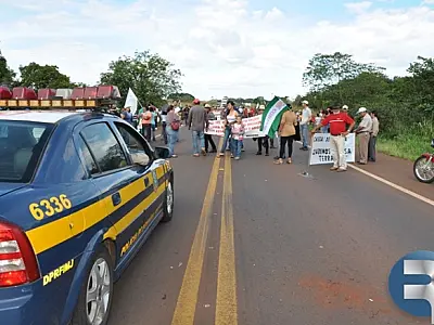 Sem terra encerram bloqueio nas rodovias federais