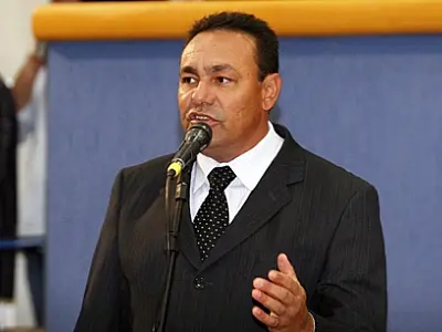 Vereador Carlão garante semáfaros em algumas Avenidas