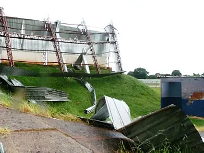 Chuva e ventos fortes derrubam cobertura de ginásio em Sidrolândia