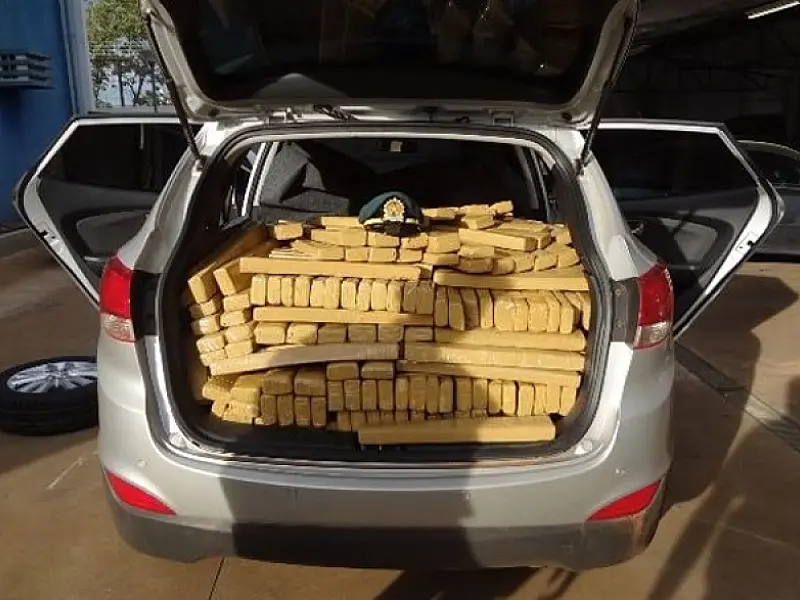 Três pessoas são presas transportando 1 tonelada de maconha em Brasilândia