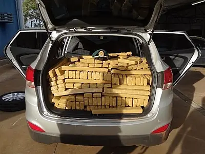 Três pessoas são presas transportando 1 tonelada de maconha em Brasilândia