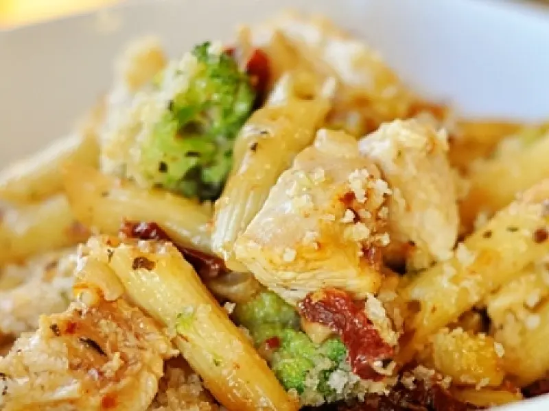 Para este domingo prepare uma receita deliciosa e fácil: Macarrão com brócolis