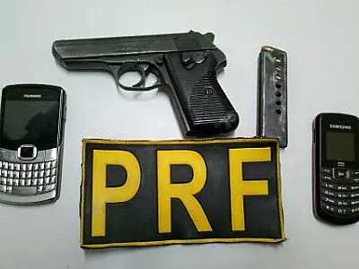 Assaltantes são presos com pistola e munições