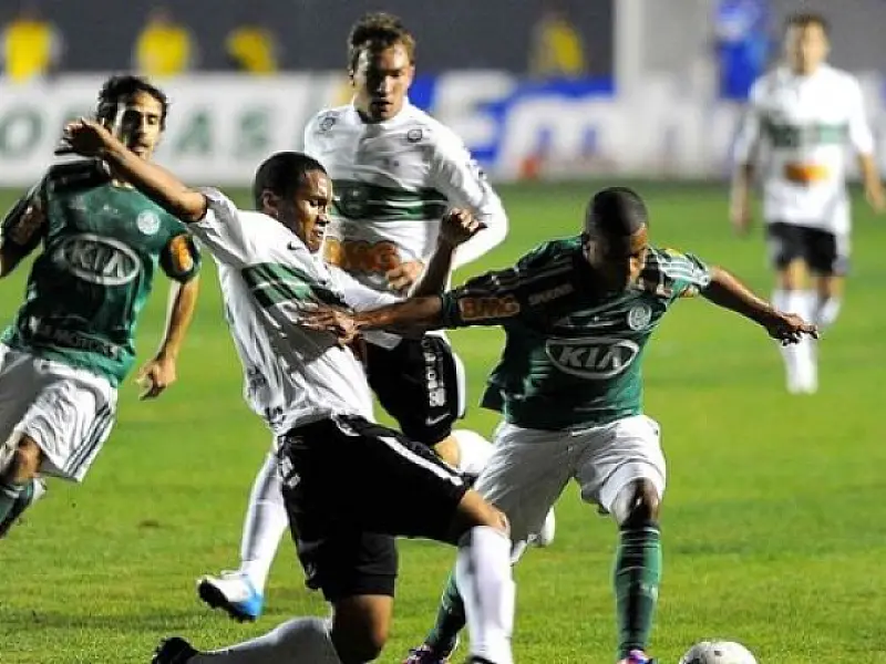 Palmeiras vence o Coritiba e se aproxima do título