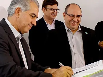 Com reitor da UFMS, governador inaugura no HU bunker de radioterapia, unidade de AVC e centro de pes