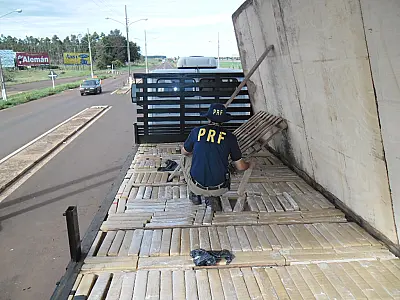 PRF apreende carga de maconha que seguiria para o Paraná
