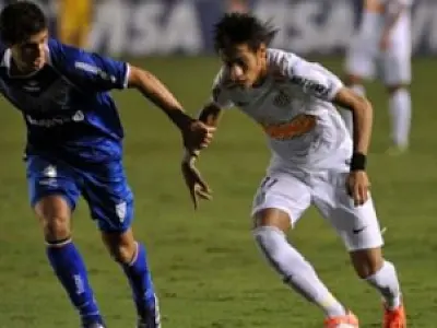 Santos bate Vélez e enfrenta o Timão na semifinal