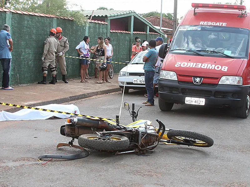 Homem morre ao bater sua moto em um carro em Chapadão do Sul