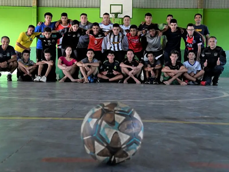 Para atender adolescentes de escolas públicas, programa da PM alia esporte e educação