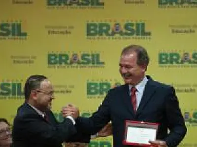 Novo ministro da educação fala em expansão do ProUni e do Fies