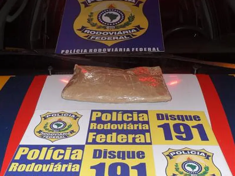 Em menos de 2h, PRF apreende cerca de 12 kg de cocaína em ônibus boliviano