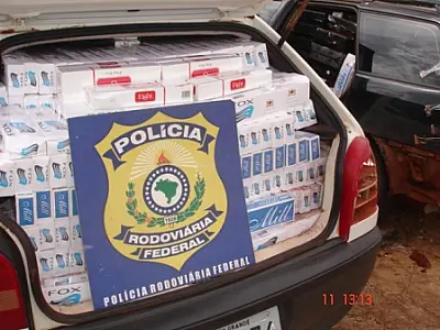 PRF apreende 48 caixas de cigarros contrabandeados