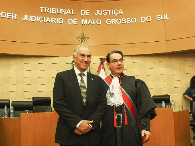 Reinaldo Azambuja prestigia sessão solene de posse do desembargador Ary Raghiant Neto
