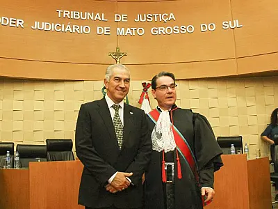 Reinaldo Azambuja prestigia sessão solene de posse do desembargador Ary Raghiant Neto
