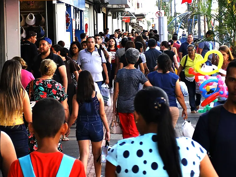 Chegada do 13° aumenta expectativa de vendas no comércio