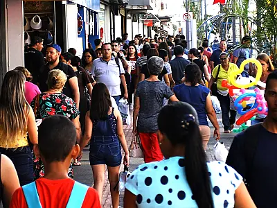 Chegada do 13° aumenta expectativa de vendas no comércio