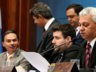 Assembleia recebe projeto da Defensoria que trata do aumento salarial dos servidores