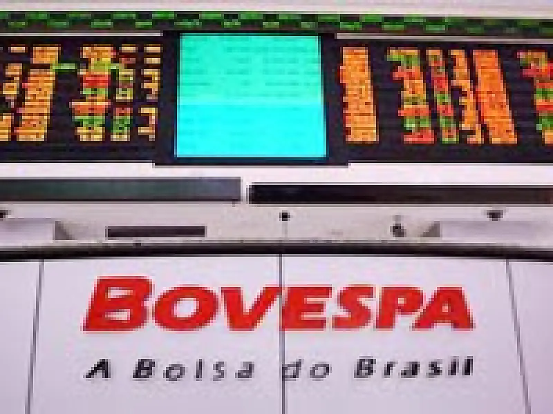 Dólar fecha a R$ 1,63 e sobe 1% na semana; Bovespa cai 1,05%