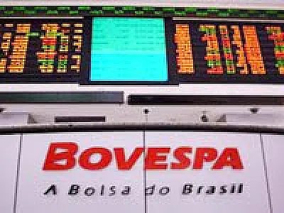 Dólar fecha a R$ 1,63 e sobe 1% na semana; Bovespa cai 1,05%
