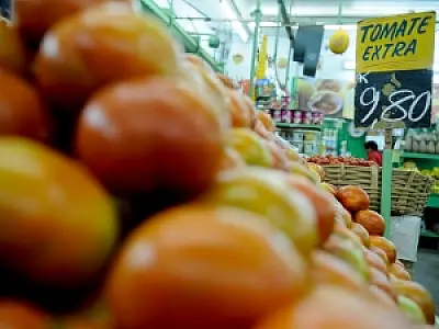 Consumidores e comerciantes reclamam do preço do tomate